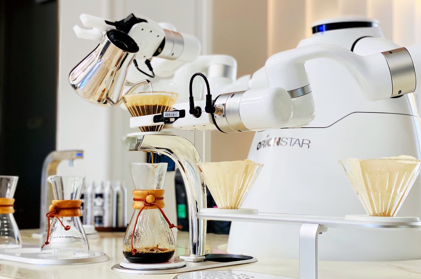 https://restauranttechnologynews.com/wp-content/uploads/2020/09/robot-coffee.jpg